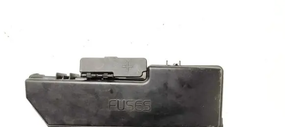 Volvo V70 Fuse box cover 9494211