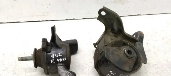 KIA Sportage Engine mount bracket 218122L000