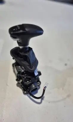Dodge Challenger Gear shifter/selector 68205233AJ