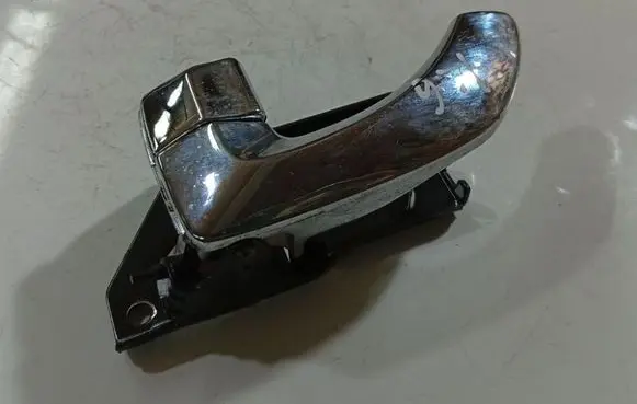 Hyundai Santa Fe Rear door interior handle 
