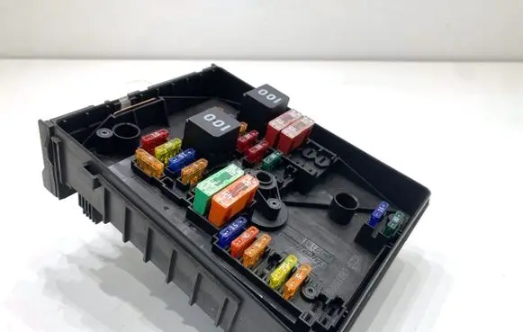 Volkswagen Scirocco Fuse box set 1K0937125D
