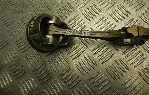 Toyota Yaris Piston with connecting rod 21120 BV1256
