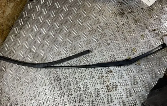 Audi A6 S6 C6 4F Front wiper blade arm 74560