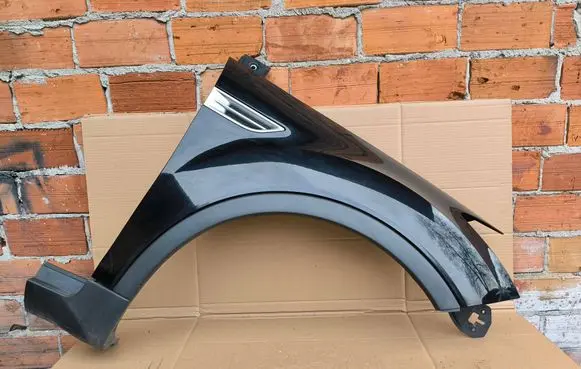 Ford Kuga I Fender 8V4116015A