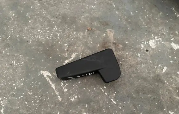 Seat Ibiza V (KJ) Engine bonnet (hood) release handle