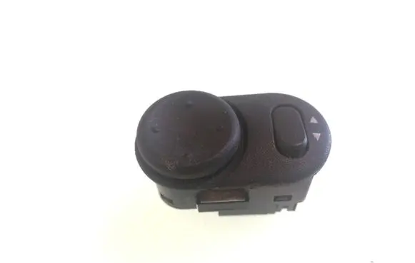 Wing mirror switch
