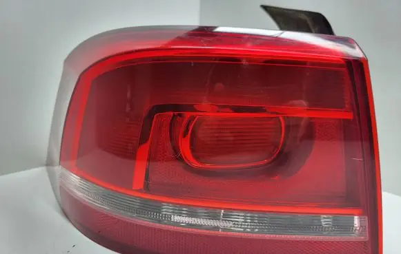 Volkswagen PASSAT B7 Rear/tail lights 3AE945095F