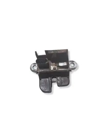Volkswagen PASSAT B6 Loading door lock 