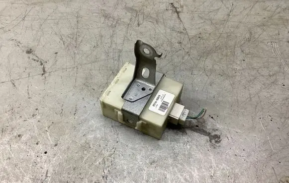 Toyota Avensis T250 Door control unit/module 8974105070 73668012 73662012
