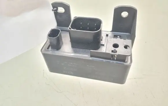 Mercedes-Benz S W220 Glow plug pre-heat relay