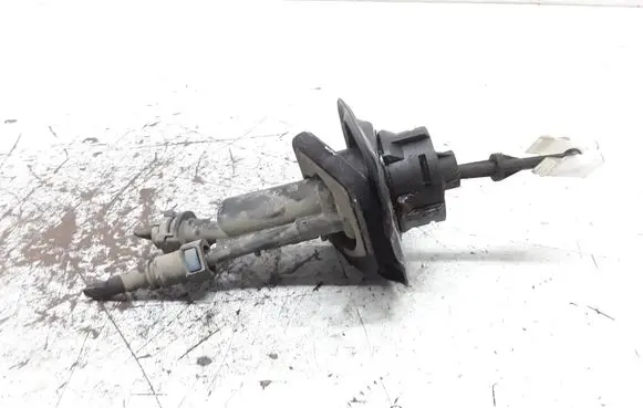 Mazda 3 I Clutch master cylinder