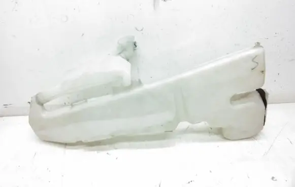 Honda CR-V Windshield washer fluid reservoir/tank