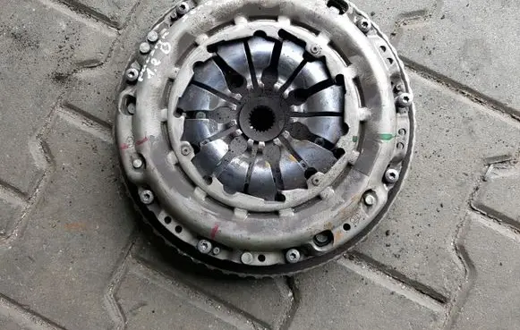 Nissan Pulsar Clutch set kit 302100495R
