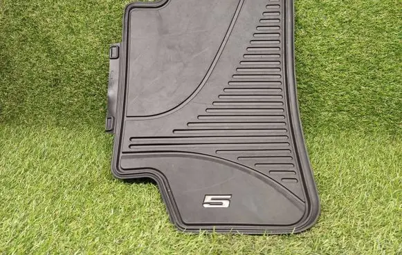 BMW 5 G30 G31 G38 Rear floor mat 2414219 2414220