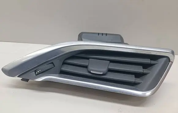 Peugeot 2008 I Dashboard side air vent grill/cover trim 9673131677 447187 277100210