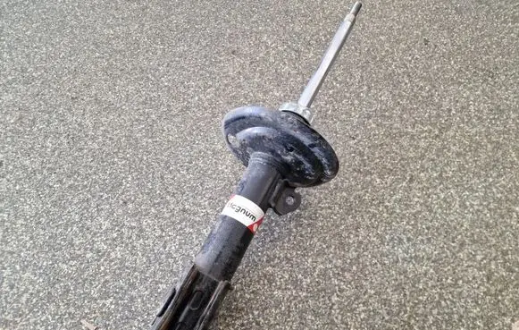 Toyota Yaris Front shock absorber/damper