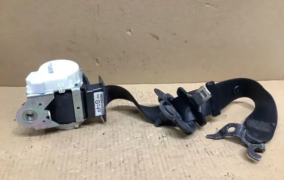 BMW 3 E90 E91 Front seatbelt 33059848