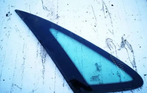 Renault Laguna I Rear side window