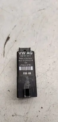 Volkswagen Golf V Glow plug pre-heat relay 038907281d