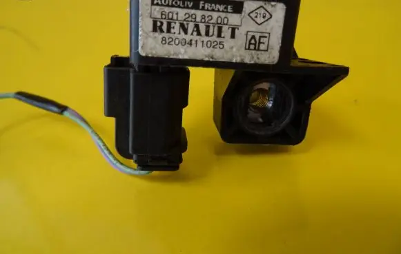 Renault Megane II Airbag deployment crash/impact sensor 8200411025