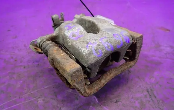 Opel Zafira A Rear brake caliper