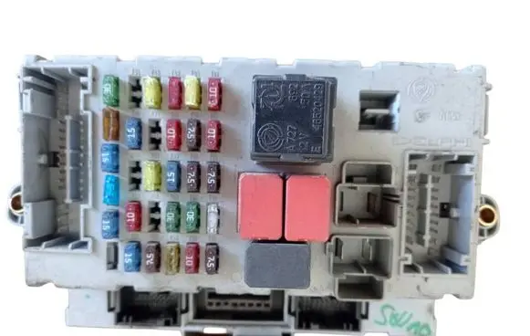 Fiat Punto (188) Fuse module 46795988NPL