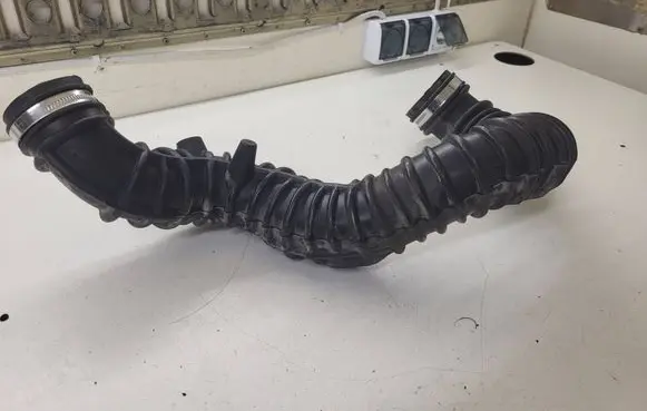 Opel Vivaro Intercooler hose/pipe 8200607746 93858731