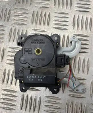 Toyota Avensis T220 Air flap motor/actuator 0637007820
