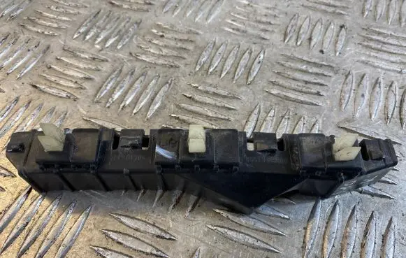 Hyundai i10 Front bumper mounting bracket 86515B9000
