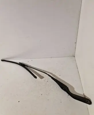 BMW 1 E81 E87 Front wiper blade arm 61617