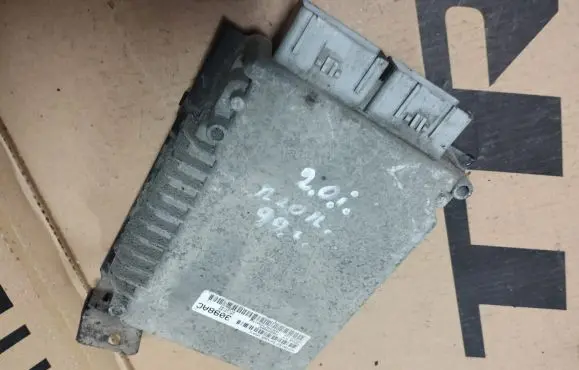 Chrysler Neon II Engine control unit/module P05033098AC