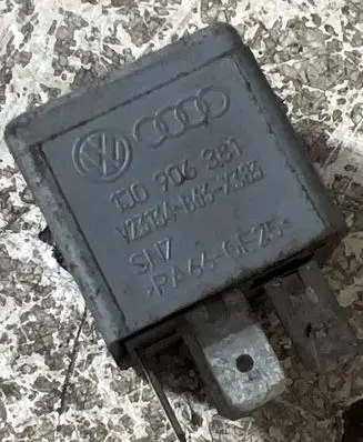 Audi A4 S4 B5 8D Other relay 1J0906381