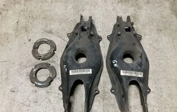 Mercedes-Benz C W204 Coil spring/strut mount 2043503008