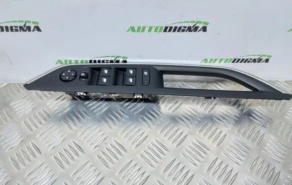Peugeot 5008 Electric window control switch 98248411ZD