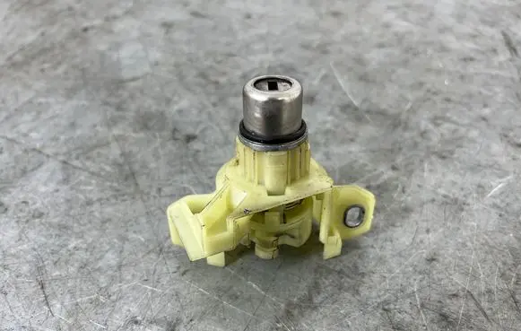 BMW 1 E82 E88 Tailgate exterior lock 7175715