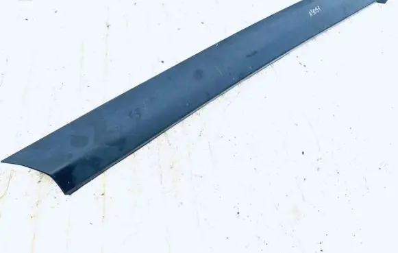 Land Rover Discovery 3 - LR3 Front door glass trim molding dcb000153