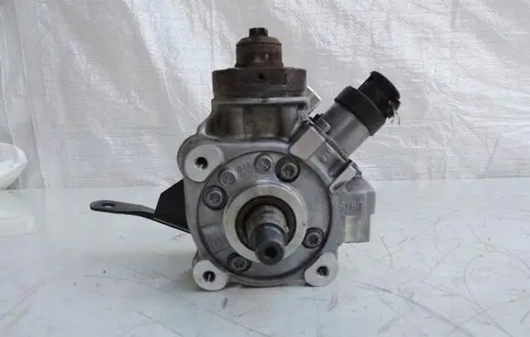 Ford Focus Fuel injection high pressure pump 0445010577
