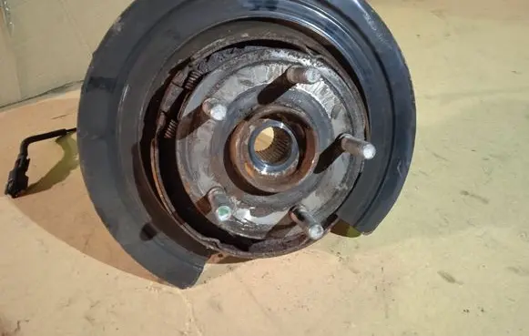 Jeep Grand Cherokee Rear wheel hub 04877112AC