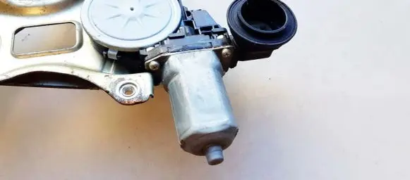 Toyota Prius (XW20) Front door window regulator motor