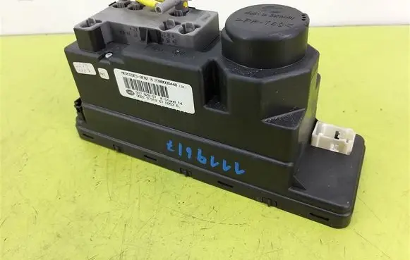 Mercedes-Benz E W210 Central locking vacuum pump 2088000448