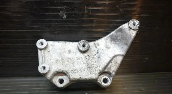 Mercedes-Benz E W212 Engine mounting bracket A6510940039