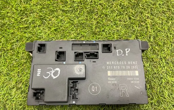 Mercedes-Benz E W211 Door control unit/module 2118707026