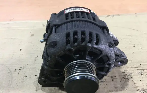 KIA Sorento Generator/alternator 373002F300