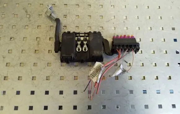 Volkswagen Polo IV 9N3 Other devices 5Z0937548
