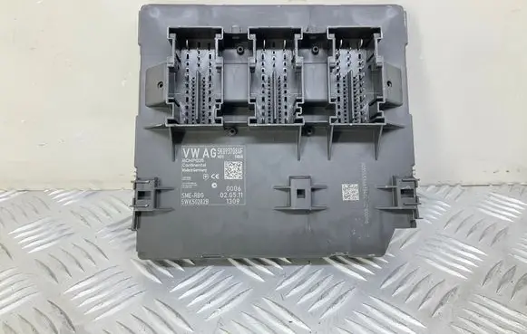 Volkswagen Tiguan Comfort/convenience module 5K0937084F