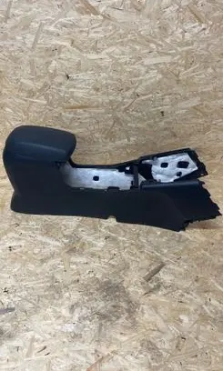 KIA Sportage Center console 846713u000