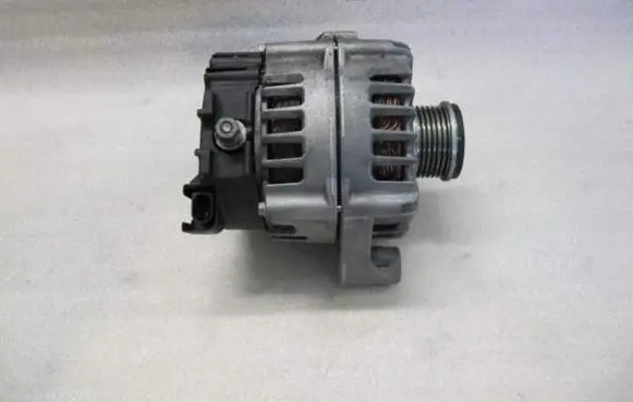 BMW 3 E92 E93 Generator/alternator FG18D057