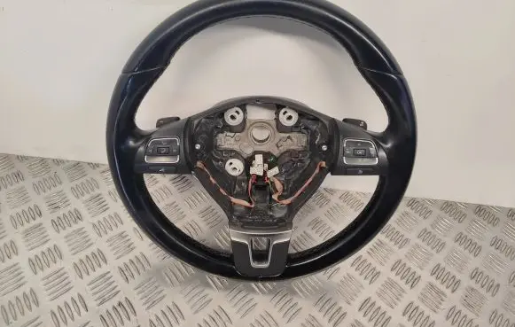 Volkswagen Jetta VI Steering wheel 5C0419091AL