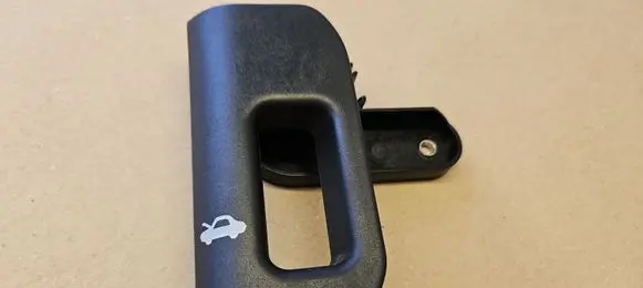 Maserati Ghibli Engine bonnet (hood) release handle B780