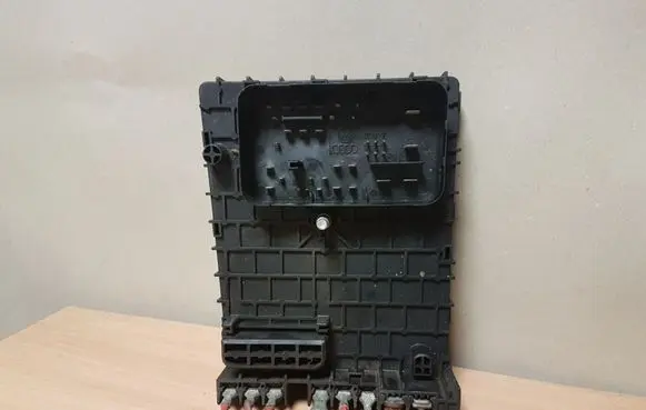 Volkswagen PASSAT B6 Fuse module 3C0971249 29570898